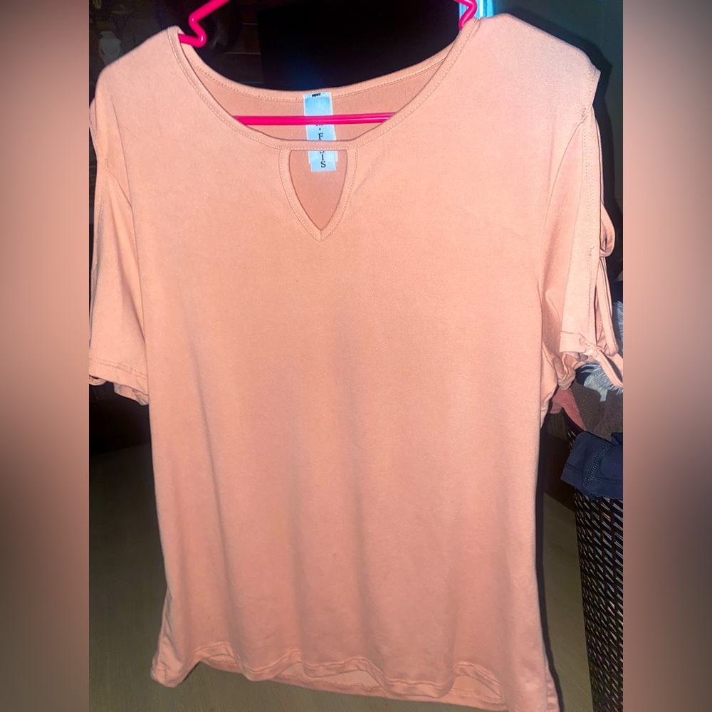 NWOT Women’s XL criss-cross cold shoulder top